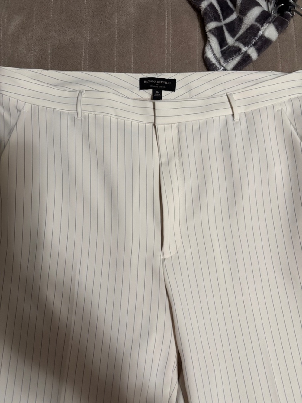 Banana Republic Men's White Shorts with Navy Pinstripes